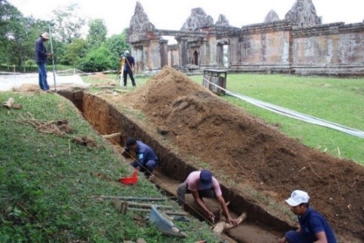 Archaeological excavations of thedrainage system at causeway between Gopura III and IV